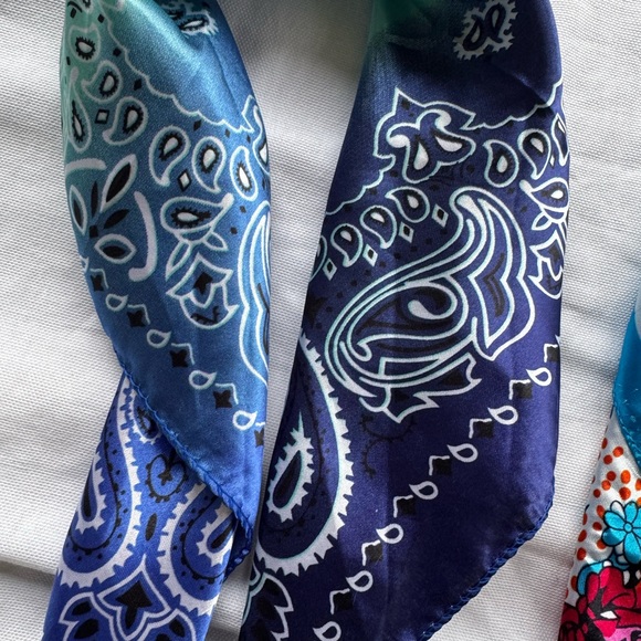 🌸 Luxury Look Satin Scarf/Bandana Bundle (Set of 3)🎀 - Picture 3 of 5